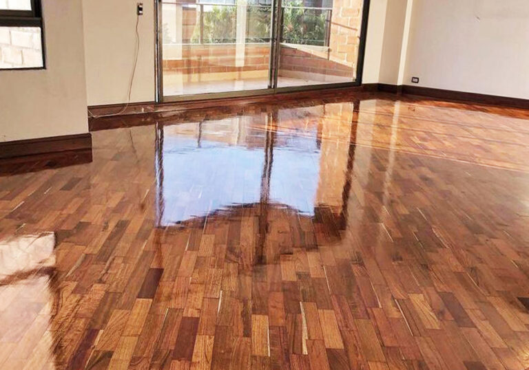 brillada de piso de madera